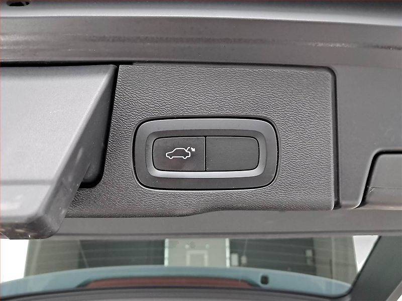 Volvo XC60 (2018) D4 AWD - fotka 16 z 21