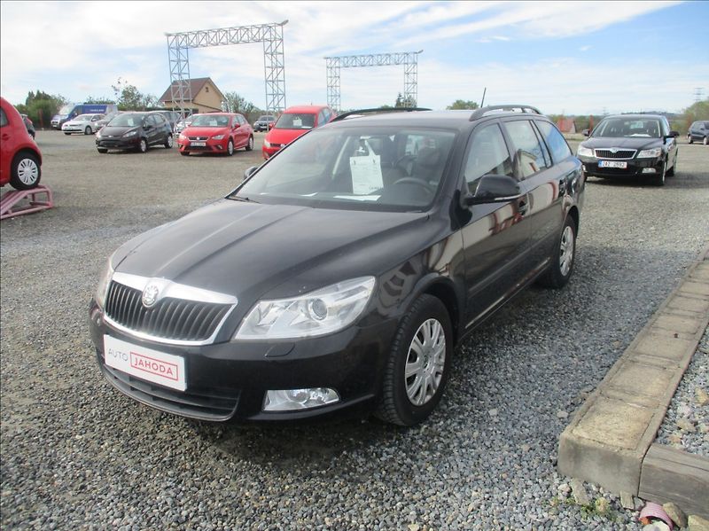 Škoda Octavia 1,6 TDI, aut.klima,Cebia,2.maj - fotka 3 z 23