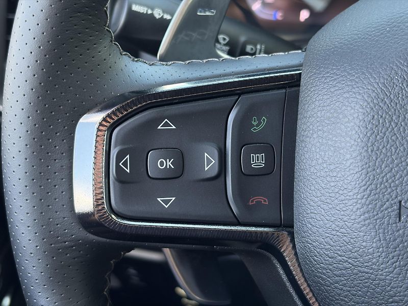 RAM 1500 (2024) Laramie 5.7 V8 HEMI LIFT - fotka 22 z 49