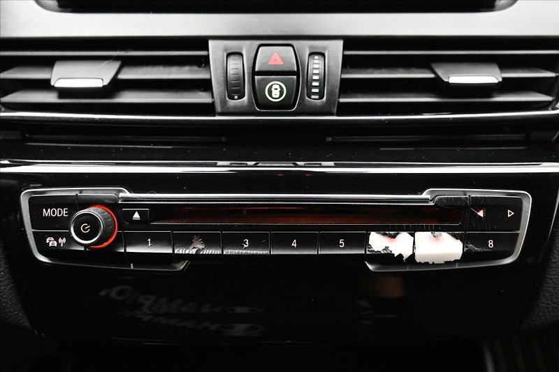 BMW Řada 2 2,0 218d 110 kW Active Záruka - fotka 22 z 31