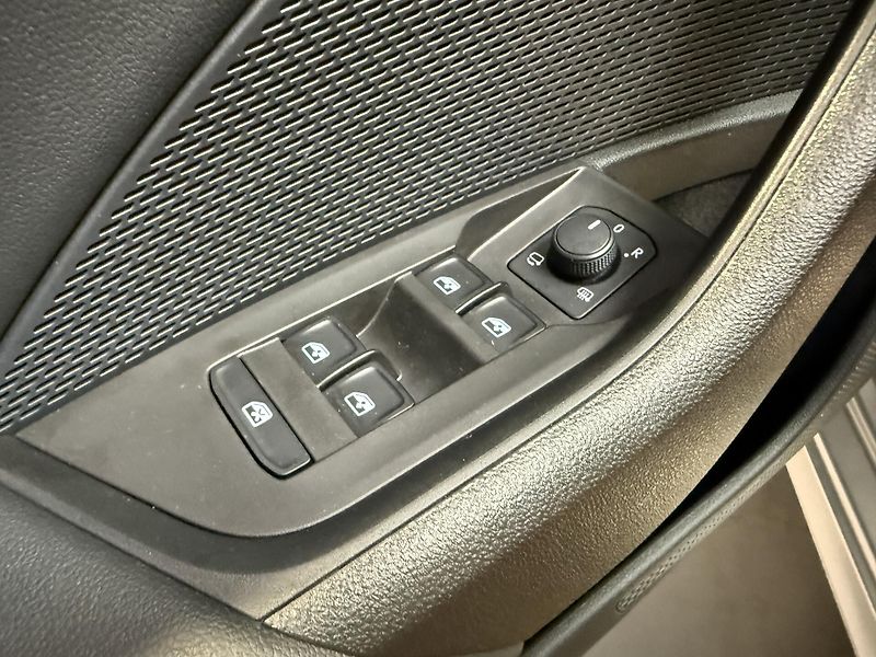 Škoda Octavia 2.0 TDI 110kW DSG Style Combi - fotka 10 z 14