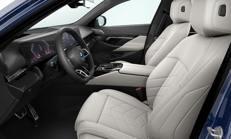 BMW Řada 5 550e xDrive Touring - fotka 3 z 4