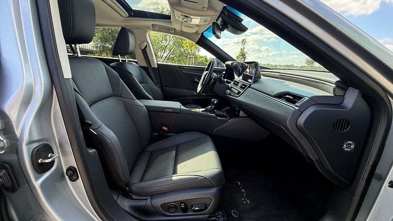 Lexus ES 300h 300H 2,5 HEV BUSINESS EDITION - fotka 9 z 25