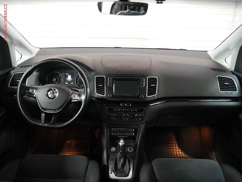 Volkswagen Sharan (2017) 2.0 TDi 4x4, 7míst, 2.maj,ČR - fotka 8 z 25