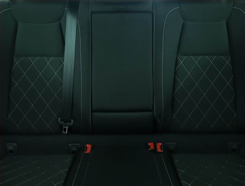 Škoda Karoq (2023) Sportline 1.5 TSI - fotka 10 z 16