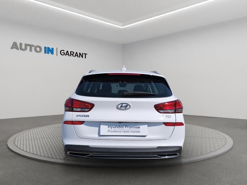 Hyundai i30 (2022) COMFORT 1.5i 81kW, ČR, 1. Maj. - fotka 6 z 24