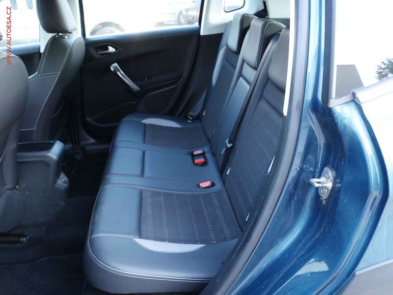 Peugeot 2008 (2019) 1.2 PT, Allure, park. čidla - fotka 10 z 14