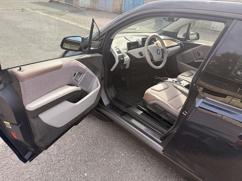 BMW i3 (2021) 120 Ah • 2021 • TOP výbava  - fotka 9 z 31