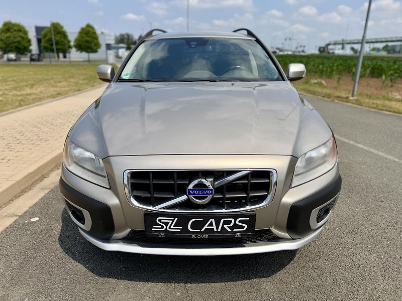 Volvo XC70 2.4 D4 4X4 MANUAL SERVISKA - fotka 8 z 45