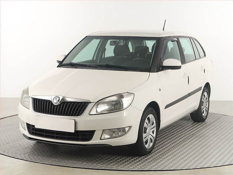 Škoda Fabia (2012) 1.2 TSI, po STK, oblíbený vůz - fotka 2 z 15