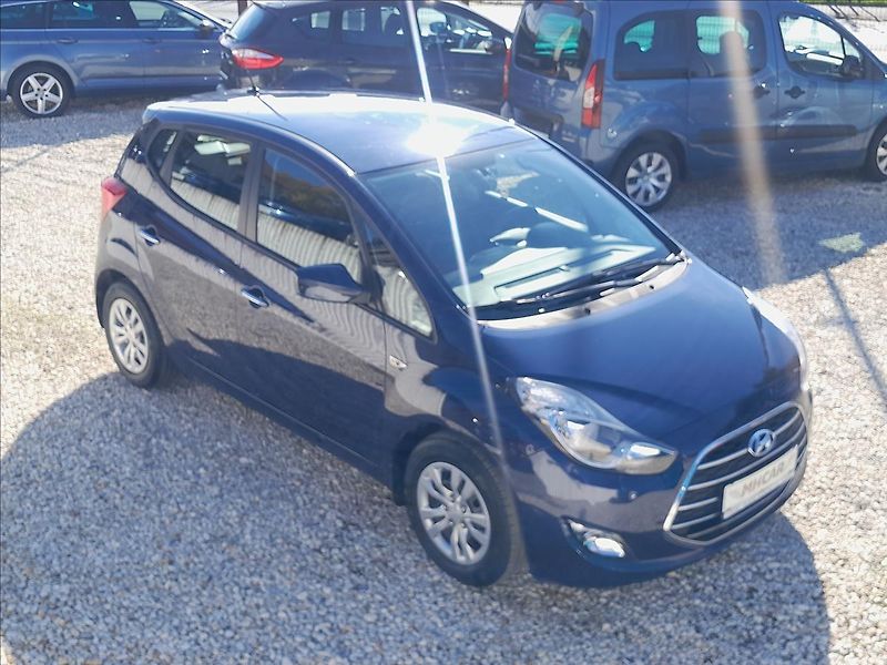 Hyundai ix20 1,6i 91kW 38 000km - fotka 1 z 54