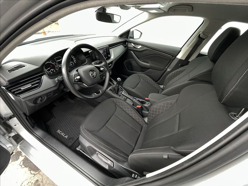 Škoda Scala 1,0 TSI Ambition Plus LED+PDC - fotka 5 z 24