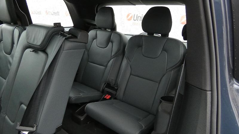 Volvo XC90 B5 AWD Inscription Auto 7míst - fotka 19 z 26