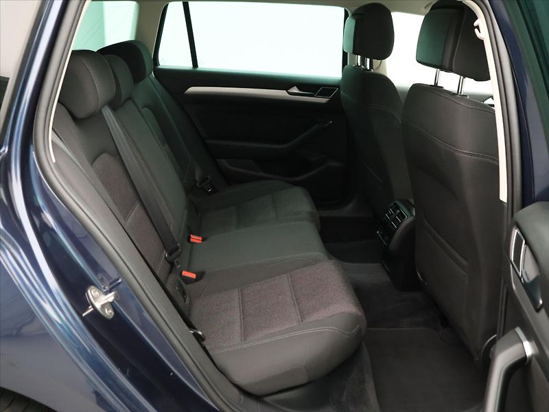 Volkswagen Passat 2.0 TDI 110kW Comfortline - fotka 11 z 29
