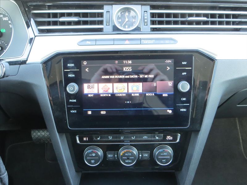 Volkswagen Passat 2,0 TDI 140kW 4MOT DSG H-Line - fotka 15 z 23