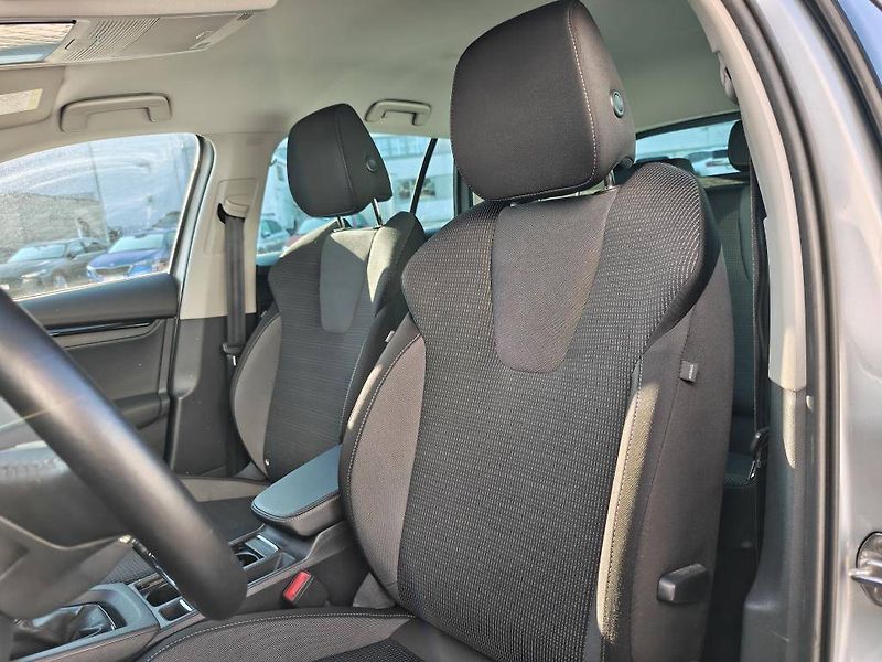 Škoda Octavia Ambition 6MP 2,0TDI - fotka 6 z 22