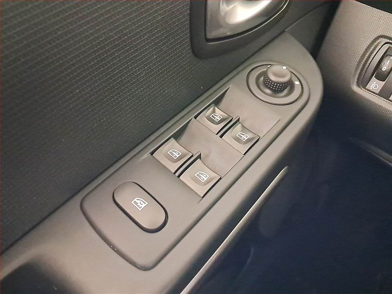 Renault Clio (2015) 1.2 16V, Navi, Tempomat - fotka 18 z 18
