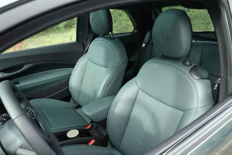 Automobilka Fiat se spojila se slavným módním domem a výsledkem je ta nejstylovější podoba klasické pětistovky.