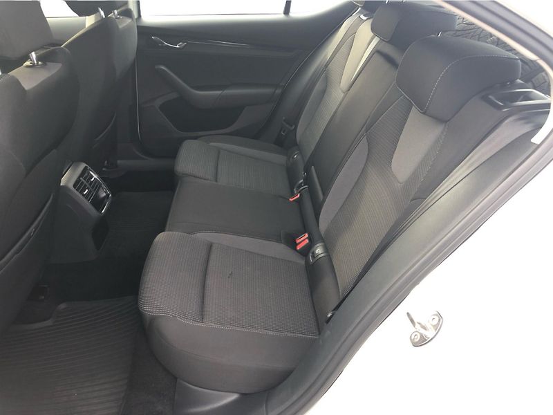 Škoda Octavia 2.0 TDI Ambition - fotka 12 z 28
