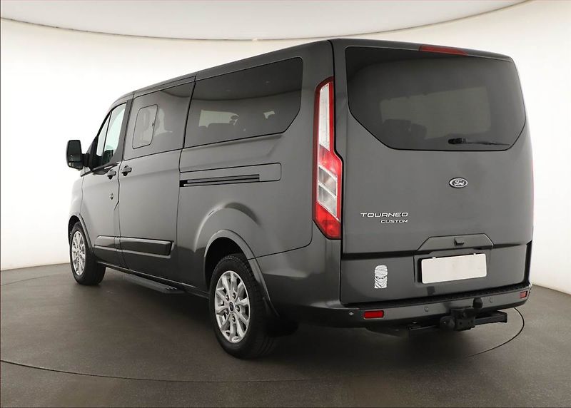 Ford Tourneo Custom (2023) Titanium 2.0 EcoBlue, ČR - fotka 4 z 16