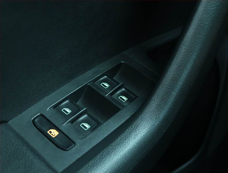 Škoda Octavia (2014) Ambition 1.6 TDI, Navi - fotka 14 z 18