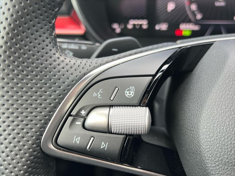 Škoda Fabia 1,0 TSi 85 kW 7DSG MONTE CARLO - fotka 24 z 27