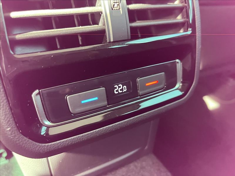 Volkswagen Passat 2,0 TDi DSG DPH  Webasto,Kamer - fotka 34 z 50