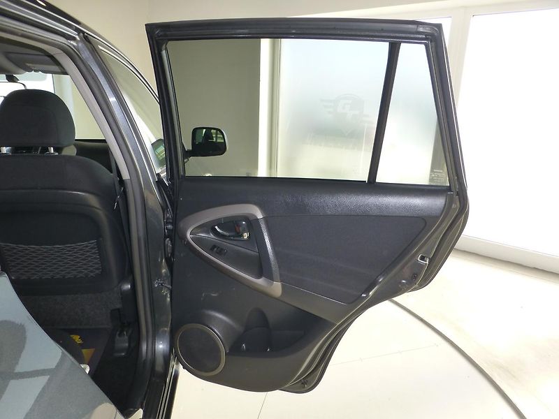 Toyota RAV4 (2009) 2,2 D-4D*ALU**TAŽNÉ**4X4 - fotka 20 z 25