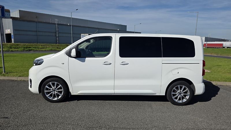 Toyota ProAce Verso (2020) 2.0D-4D 130 kW 6 míst, DPH VIP - fotka 20 z 29