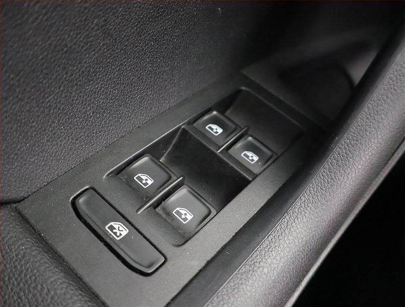 Škoda Octavia (2015) 1.6 TDI, Tempomat - fotka 16 z 19