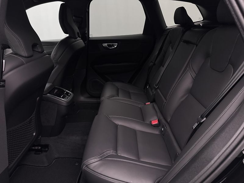 Volvo XC60 (2026) B5 AWD AUT ULTRA BLACK EDITION - fotka 6 z 24