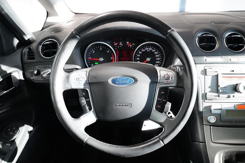 Ford S-MAX - fotka 17 z 21