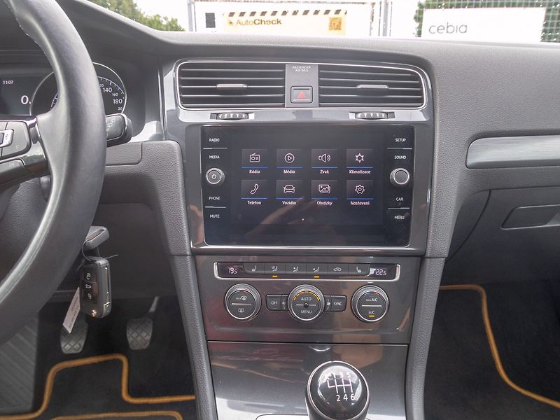 Volkswagen Golf (2018) ČR 1.0TSI 81KW – BARVA - fotka 24 z 52