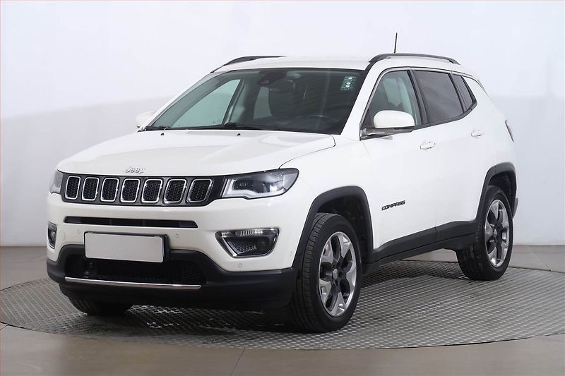 Jeep Compass (2020) 1.4 MultiAir, 4X4, Automat - fotka 2 z 24