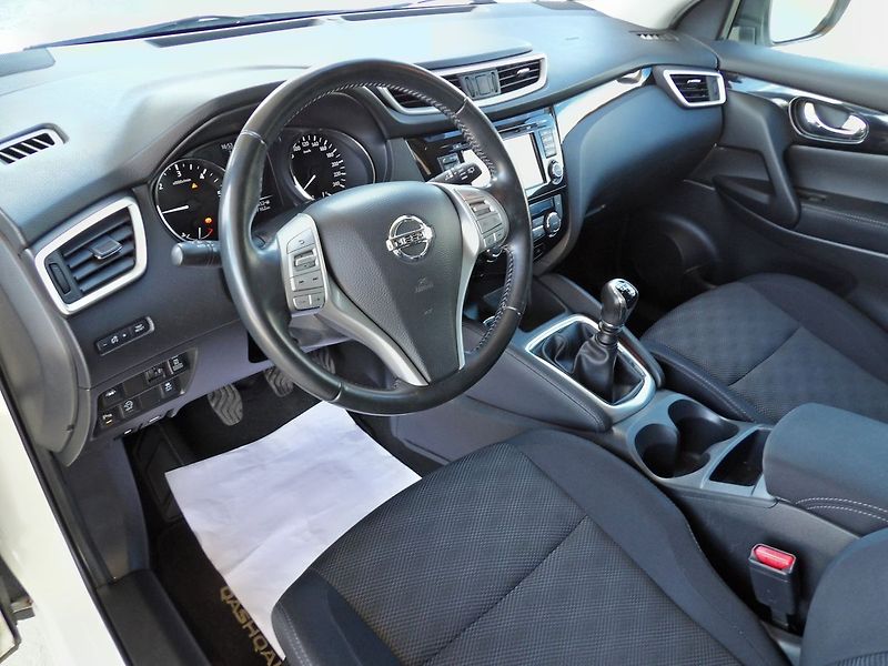 Nissan Qashqai 1.6dCi 4WD Tažné Kamera ČR - fotka 19 z 33
