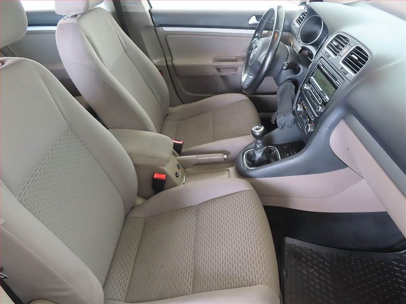 Volkswagen Golf (2010) Comfortline 1.6 TDI, 4X4 - fotka 9 z 14