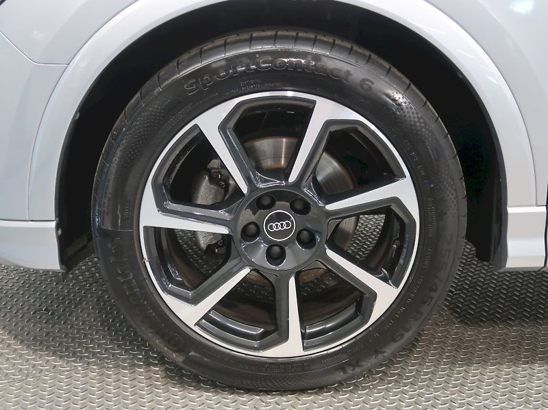 Audi Q3 (2023) S-LINE 1.5TSI 110KW AUTOMAT - fotka 12 z 39