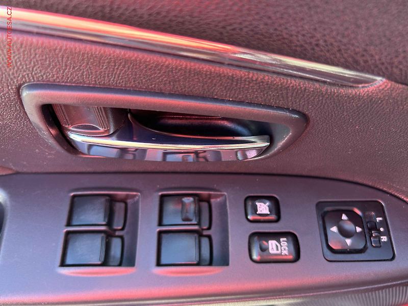Mitsubishi ASX (2017) 1.6 MIVEC, AC, výhřev sed. - fotka 11 z 17