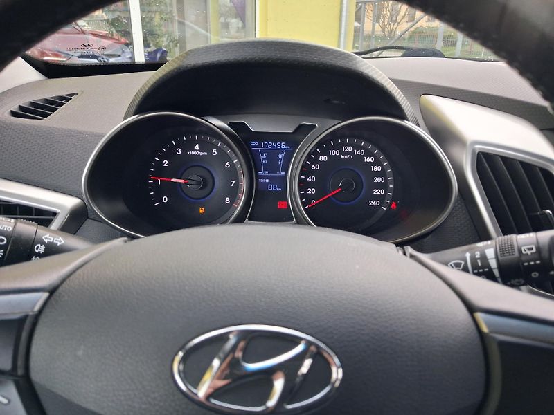 Hyundai Veloster (2011) 1,6GDi SERVISKA NOVÁSTK 2xKOLA - fotka 18 z 33