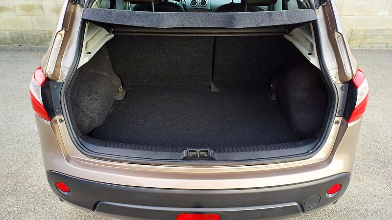 Nissan Qashqai QASHQAI 1.6 86kW-1.maj-ČR-TOP - fotka 12 z 25