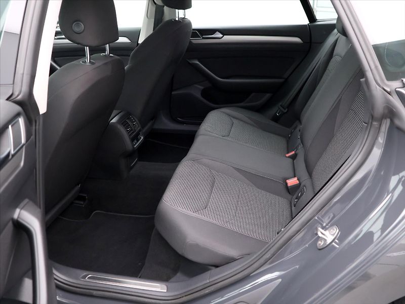 Volkswagen Arteon 2,0 TDI 110kW DPH - fotka 14 z 37