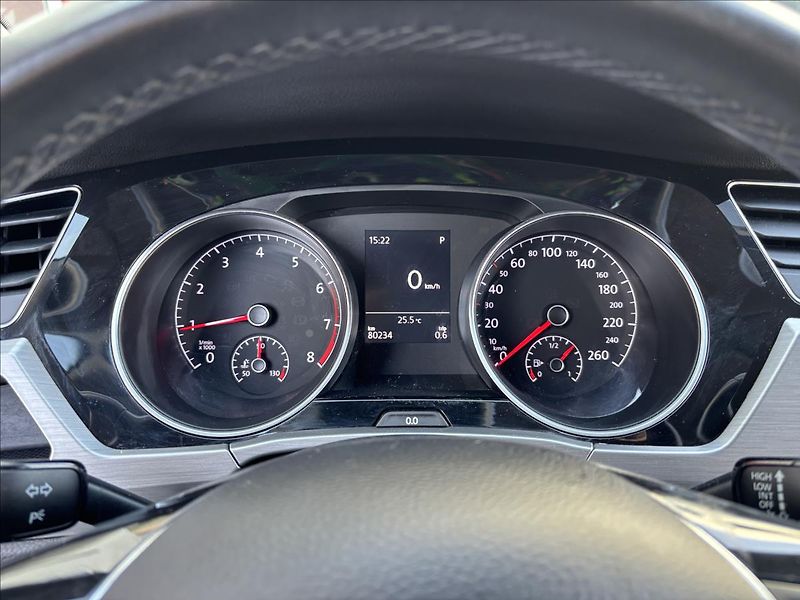 Volkswagen Touran 1,5 TSi Maraton Edition 7.Míst - fotka 29 z 47