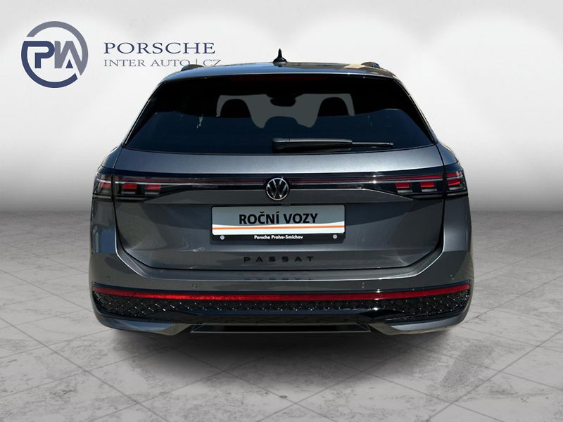 Volkswagen Passat R-Line  People 2,0 TSI 4-Motio - fotka 5 z 24