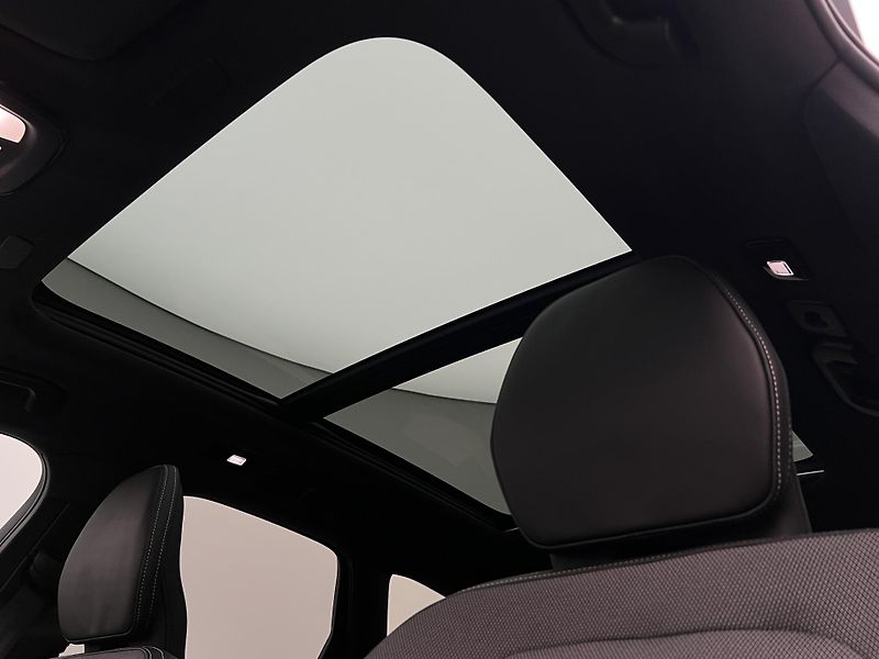 Volvo XC60 B5 AWD BLACK EDITION PLUS AUT  - fotka 18 z 43