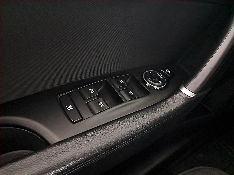 Hyundai i40 (2015) 1.7 CRDi, Navi, Xenony - fotka 15 z 15