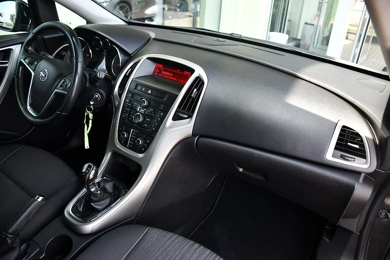 Opel Astra 1.7CDTi SPORTS TOURER - fotka 18 z 31