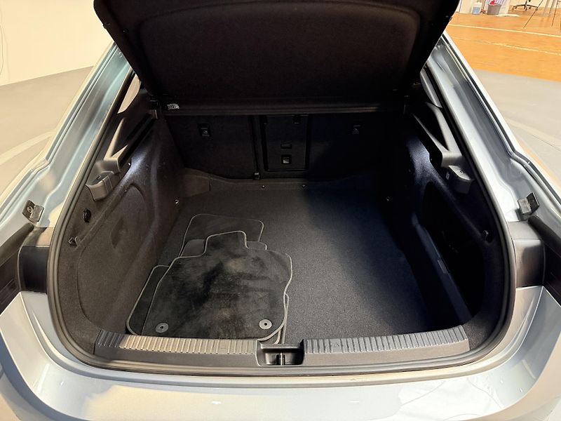 Škoda Superb 2.0 TSI 150kW Selection DSG - fotka 14 z 16
