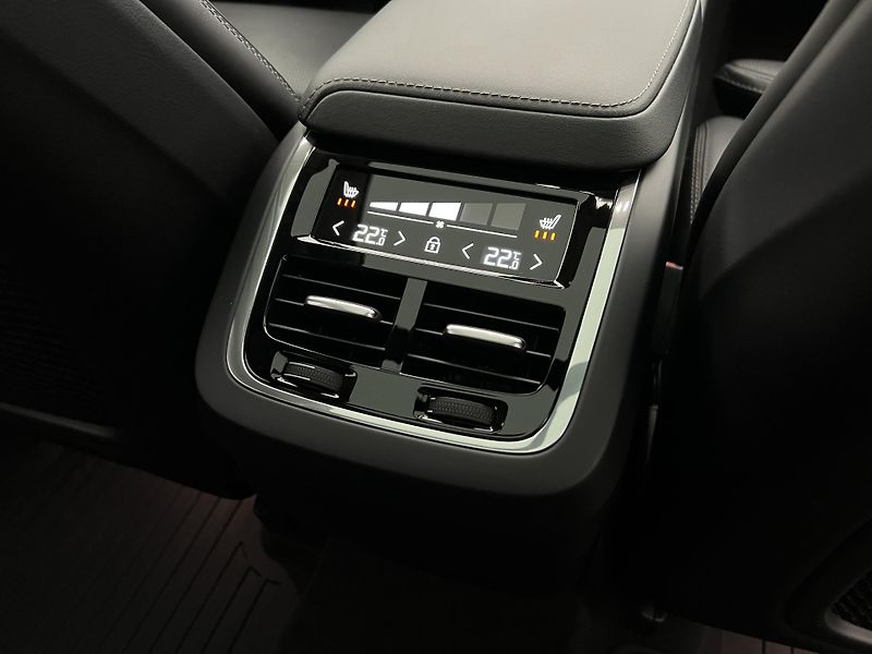 Volvo XC60 B5 AWD ULTIMATE DARK AUT  - fotka 24 z 47