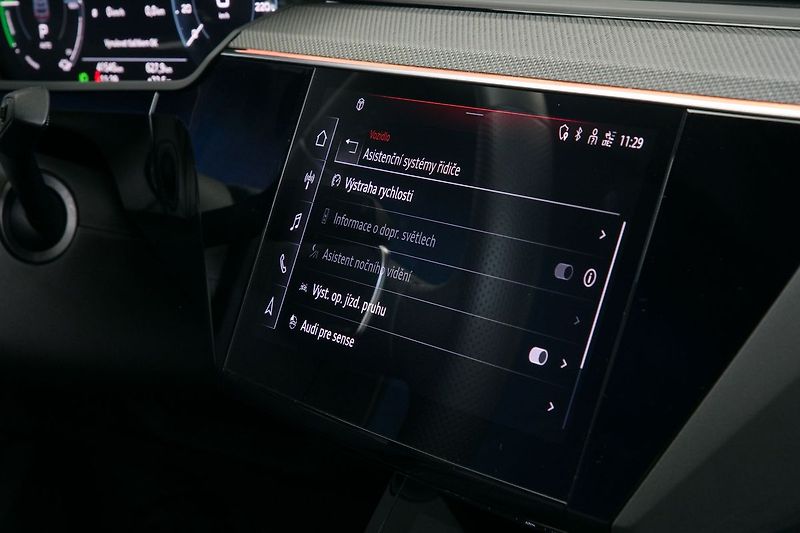 Audi e-tron 55 300kW Sportback Black Edice - fotka 39 z 47