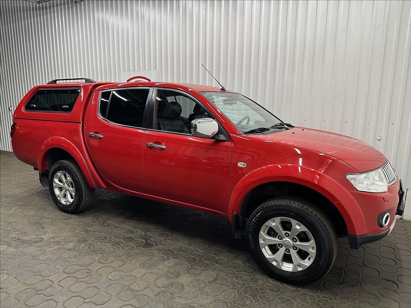 Mitsubishi L200 2.5DI-D INTENSE 4WD HARDTOP - fotka 11 z 35